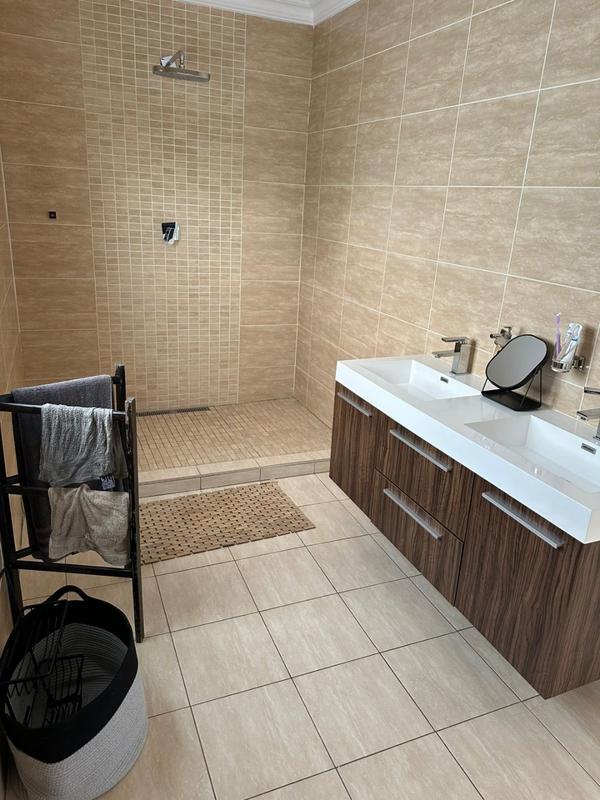 5 Bedroom Property for Sale in Golf View North West